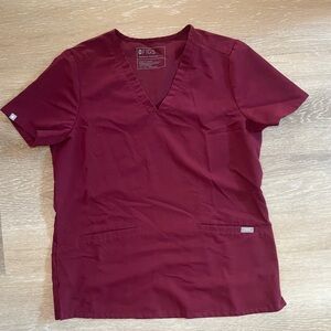 Figs Technical Collection Casma Three Pocket Scrub Top Size medium in maroon